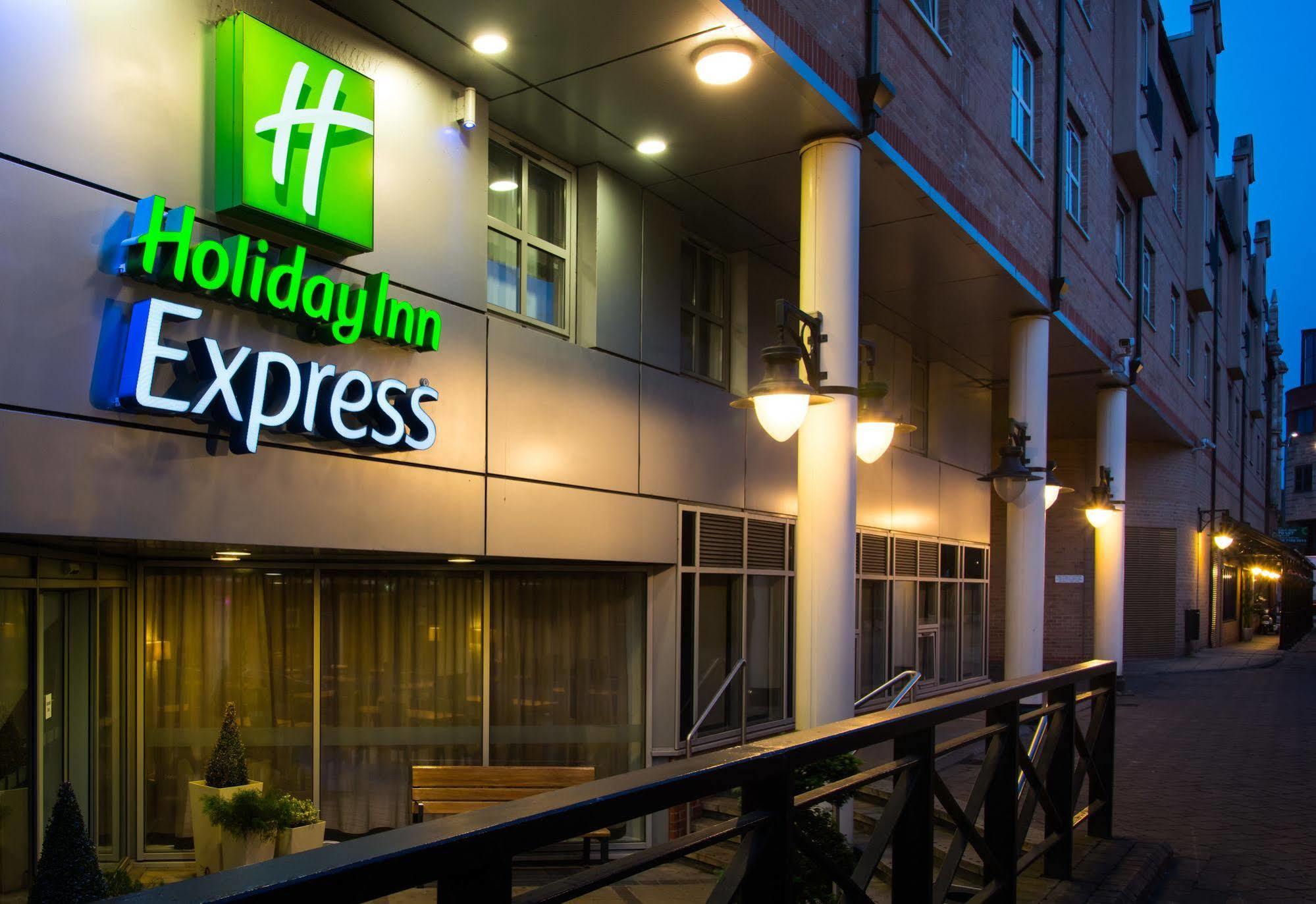 Holiday Inn Express London-Hammersmith, An Ihg Hotel Dış mekan fotoğraf